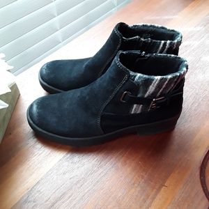 Earth Origins Tate Suede Booties, Size 8